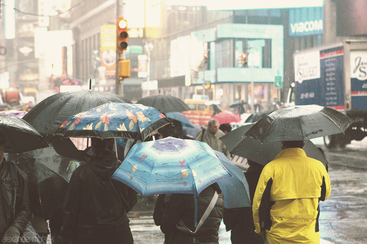 Foto von Menschen mit Regenschirm in New York City